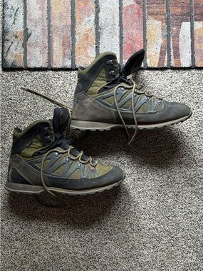 Men's Olive Green Hiking Boots with Black Trim - Rugged Trail Support